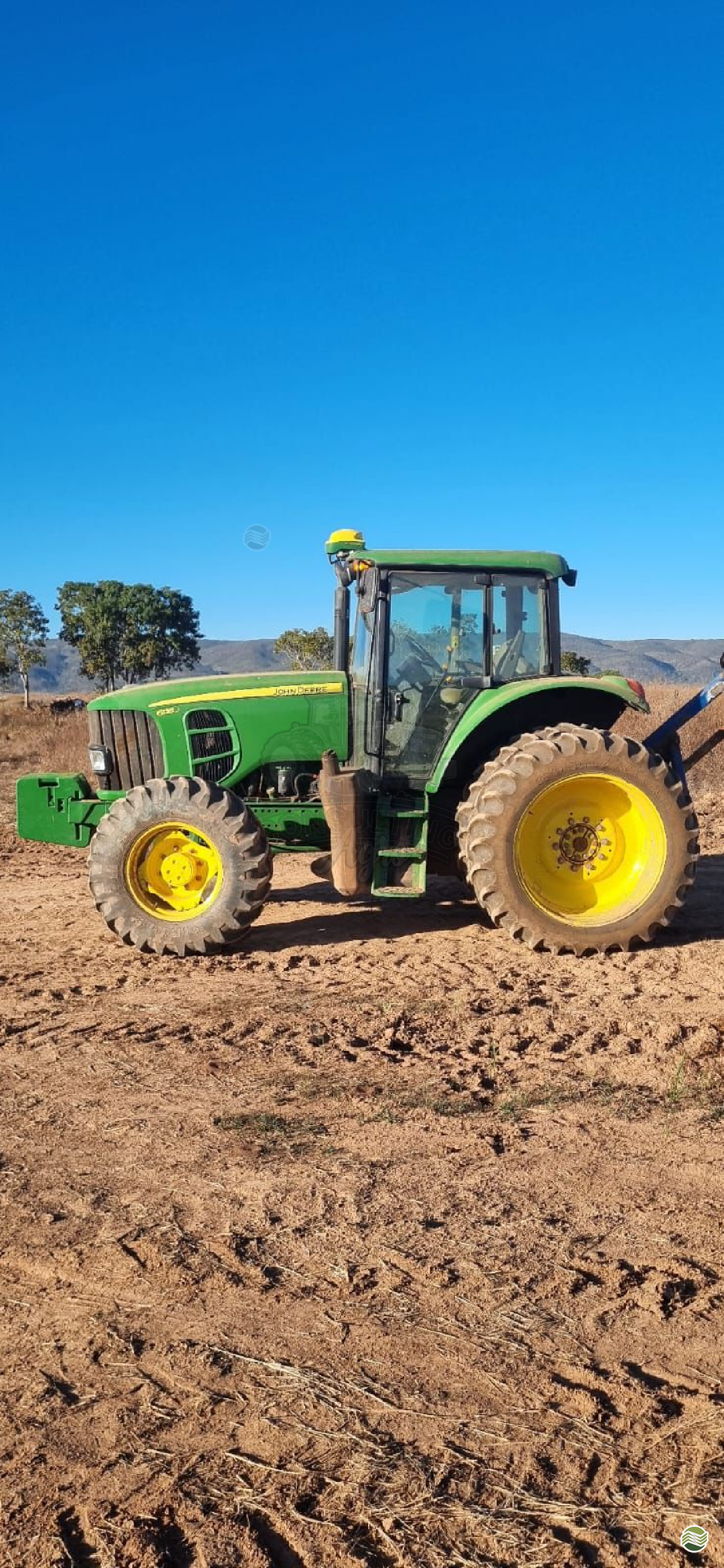JOHN DEERE 6135J de Consulting Agro